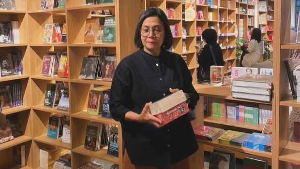Sri Mulyani, Menteri Keuangan RI menghabiskan akhir pekan bersama keluarga tercinta di Blok M