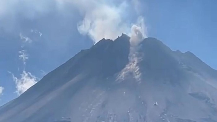 Tangkapan layar video beredar gunung Bur Ni Telong mengeluarkan asap dipastikan hoaks (dok. Istimewa)