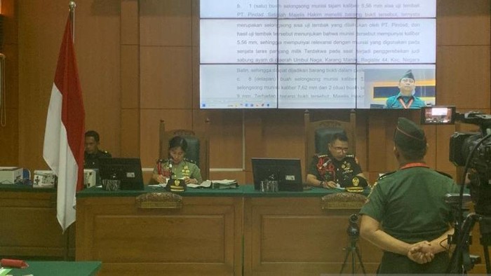 Terdakwa Kopda Bazarsah saat persidangan pembacaan vonis yang diketuai Kolonel CHK Fredy Ferdian Isnartanto di Pengadilan Militer I-04 Palembang, Senin (11/8/2025). ANTARA/Ahmad Rafli Baiduri