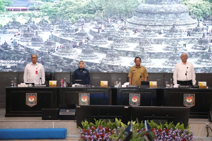 Menteri Dalam Negeri (Mendagri) Muhammad Tito Karnavian meminta seluruh pemerintah daerah (Pemda) segera membentuk Tim Tanggap Insiden Siber (TTIS) untuk mencegah kebocoran data dan serangan siber pada sistem layanan publik daerah.