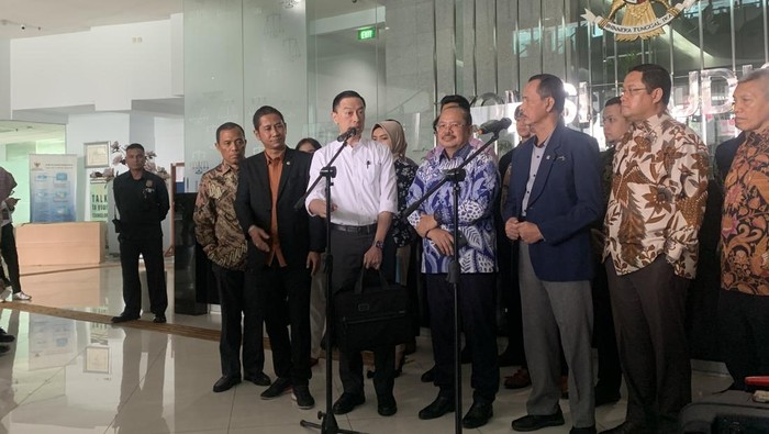 Tom Lembong di Komisi Yudisial, Jakarta, Senin (11/8/2025)
