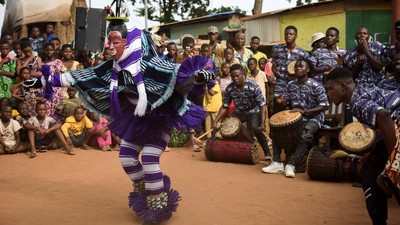 Topeng dan Tarian Satukan Afrika Barat dalam Festival Budaya Spektakuler