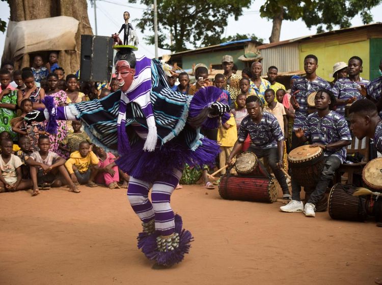 Topeng dan Tarian Satukan Afrika Barat dalam Festival Budaya Spektakuler