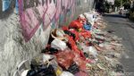 Duh! Sampah  Menumpuk di Jalan Pakis Surabaya