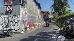 Duh! Sampah  Menumpuk di Jalan Pakis Surabaya