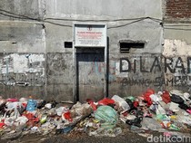 Pak Eri, Warga Pakis Keluhkan Lingkungan Kotor hingga Bau Tak Sedap