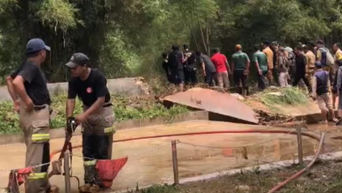 Turap jebol picu banjir di Bojongsari Depok (dok. Istimewa)