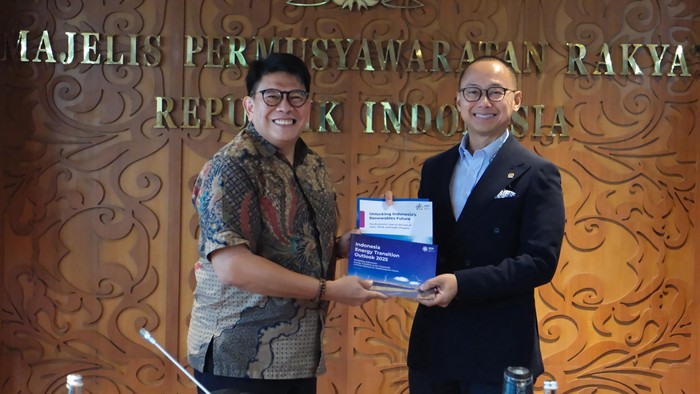 Wakil Ketua MPR RI dari Fraksi PAN Eddy Soeparno saat menerima audiensi Institute for Essential Services Reform (IESR) di Ruang Rapat Pimpinan, Gedung Nusantara III, Kompleks Parlemen Senayan, Jakarta, Senin (11/8/2025) siang.