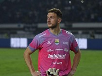 Adam Przybek Dipastikan Absen di Laga Persib Vs Persebaya