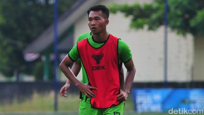 Ade Ivan saat menjalani sesi latihan bersama PSIS di lapangan Wisesa, Mranggen, Selasa (12/8/2025).