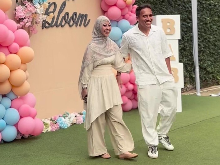 Adiba Khanza Adiba Khanza dan Egy Maulana Vikri gelar gender reveal anak pertama.