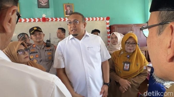 Andre Rosiade tinjau MBG di Padang (Jeka Kampai/detikSumut)