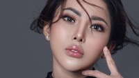 Namun pada unggahan terbarunya ia memperlihatkan momen kembali mengucapkan syahadat. Dengan begitu, Ayu Aulia resmi memeluk agama Islam lagi. Foto: Instagram/@ayuaulia5252