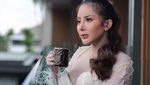 Potret Ayu Aulia Sarapan di Hotel hingga Masak Teppanyaki