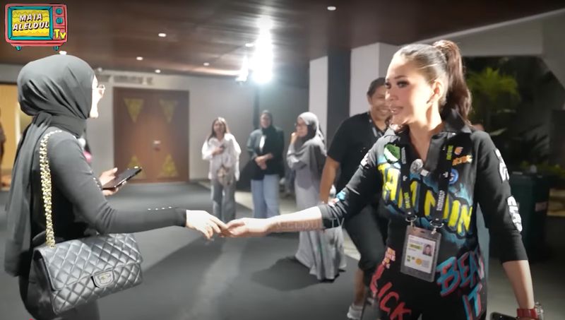 Beda Gaya Maia Estianty dan Mulan Jameela