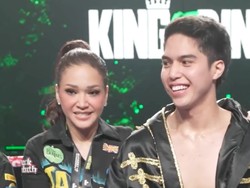 Beda Gaya Maia Estianty & Mulan Jameela Nonton El Rumi Tinju, Curi Atensi Beda Gaya Maia Estianty & Mulan Jameela Nonton El Rumi Tinju, Curi Atensi