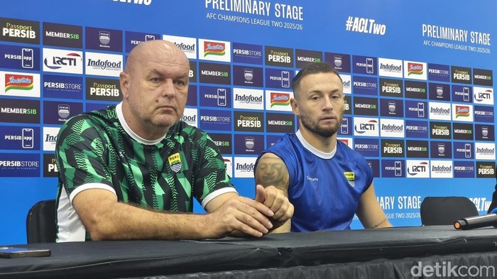 Bojan Hodak dan Marc Klok.