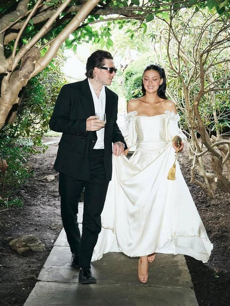 Ucap Janji Nikah Lagi, Nicola Peltz Beckham Pakai Gaun Pengantin Ibunya