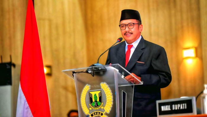 Bupati Sukabumi Asep Japar memastikan pemerintah daerah menaruh perhatian penuh atas peristiwa yang menimpa remaja korban persekusi
