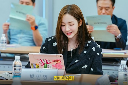 Proses pembacaan naskah perdana drama Korea Confidence Queen.