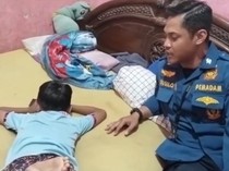 Bocil di Lamongan Ngamuk Rusak Perabot Rumah, Damkar Turun Tangan