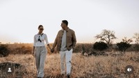 Darma Mangkuluhur, putra dari Tommy Soeharto belum lama ini membagikan momen bahagia di Instagram ketika melamar kekasihnya, Patricia Schuldtz. Ia melamar kekasihnya di Afrika Selatan. Foto: Instgaram @darmamh