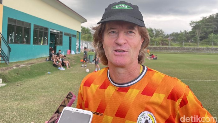 Direktur Teknik PSS Sleman, Pieter Huistra di Lapangan Pakembinangun, Sleman, Selasa (12/8/2025).