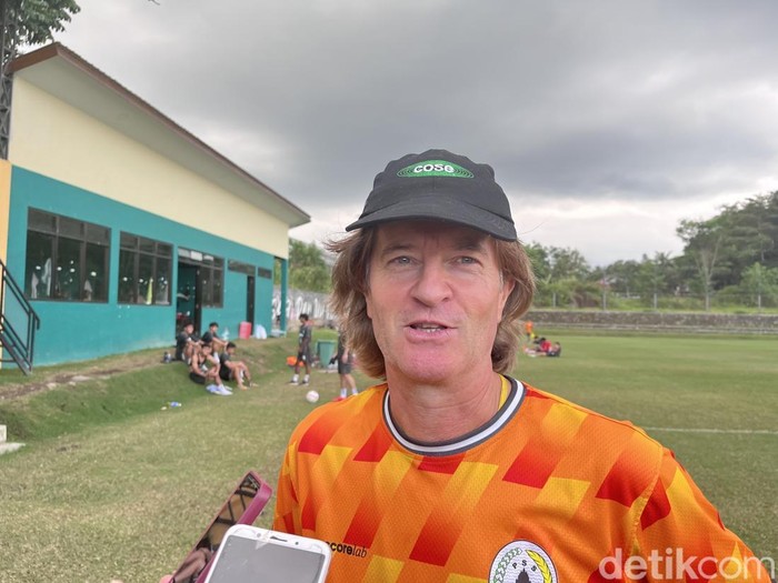 Direktur Teknik PSS Sleman, Pieter Huistra di Lapangan Pakembinangun, Sleman, Selasa (12/8/2025).