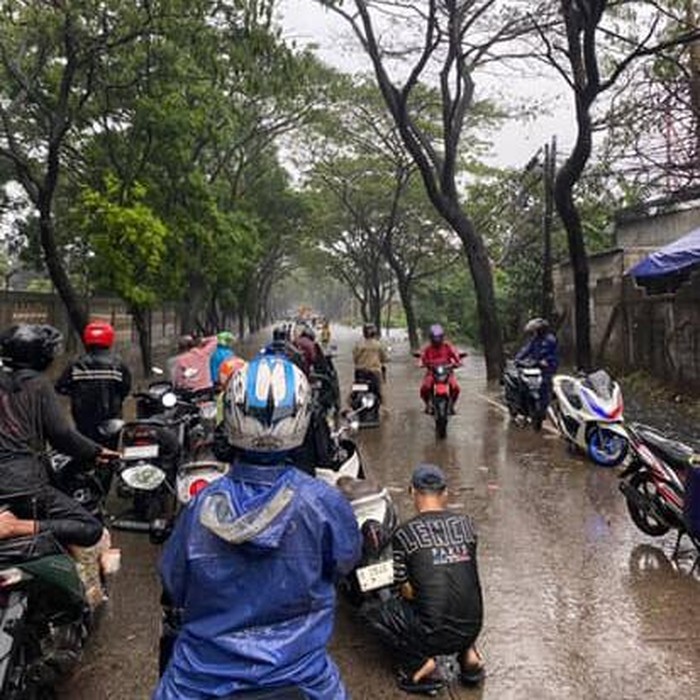 Genangan banjir juga terjadi di sejumlah wilayah di Tangerang, Banten. Banjir muncul setelah hujan deras mengguyur wilayah Tangerang. (dok Pribadi/Illhamadi)