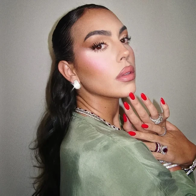 Foto Georgina Sering Pamer Cincin, Dilamar Ronaldo Setelah 8 Tahun Pacaran
