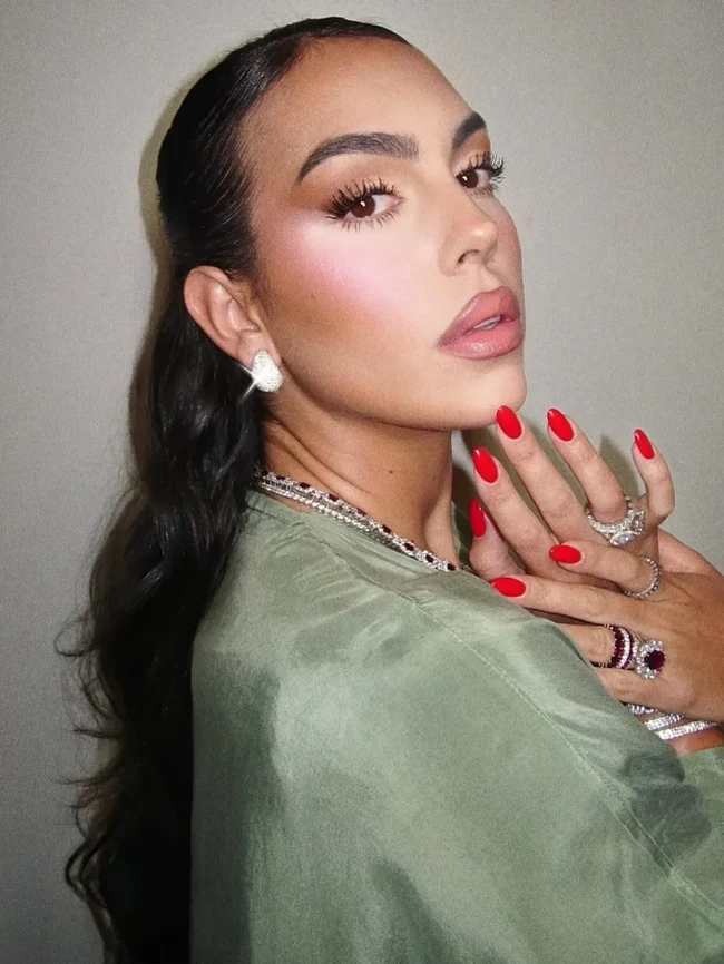 Foto Georgina Sering Pamer Cincin, Dilamar Ronaldo Setelah 8 Tahun Pacaran