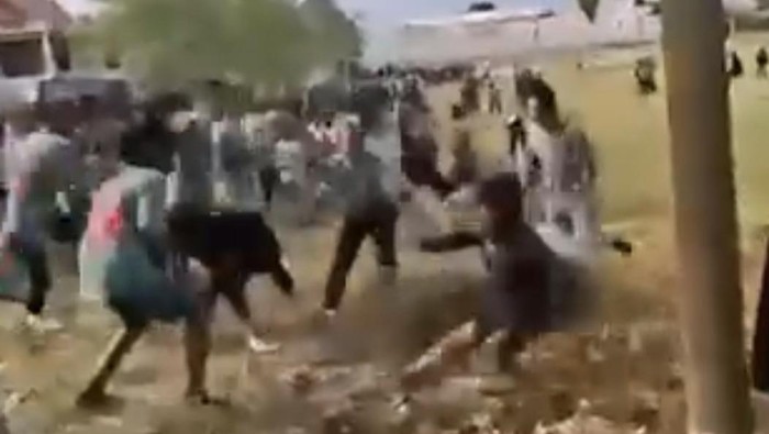 Gerak jalan berujung tawuran di Sidayu Gresik