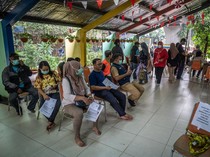 Gratis, Warga Jakarta Antre Skrining TBC di RPTRA Gondangdia