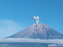Gunung Semeru Erupsi 2 Kali Pagi Ini, Luncurkan Abu 1.000 Meter