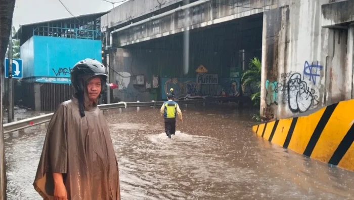 Hujan deras disertai angin kencang membuat wilayah Kecamatan Pesanggrahan, Jakarta Selatan (Jaksel) tergenang banjir (dok Polsek Pesanggrahan)
