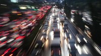 Exit Tol Sawangan Depok Macet, Penumpang TransJ Sampai Turun di Tengah Jalan