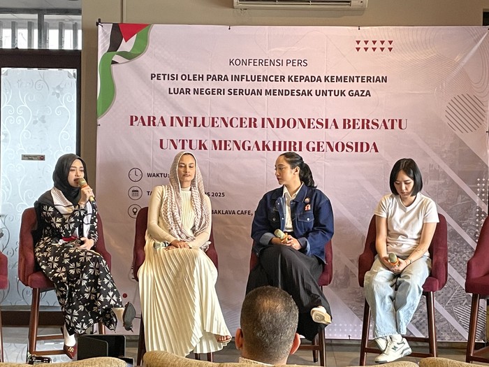 Inara Rusli Sejumlah figur publik Indonesia, termasuk Inara Rusli hingga Bella Fawzi, meluncurkan petisi untuk menghentikan genosida di Gaza dan mendukung akses bantuan kemanusiaan.