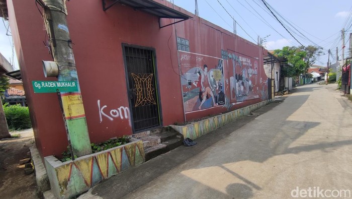 Jalan Kaum, Karadenan, Cibinong, Kabupaten Bogor.