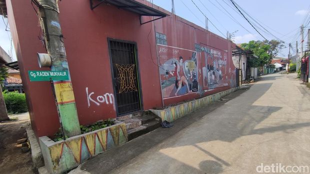 Jalan Kaum, Karadenan, Cibinong, Kabupaten Bogor.