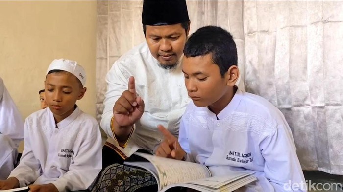 Joko Prasetyo, pemilik Rumah Belajar Tuli sejak tahun 2008