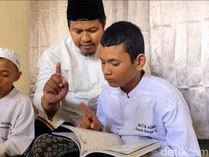 Pasutri di Sidoarjo 17 Tahun Buka Rumah Belajar Gratis untuk Anak Tuli