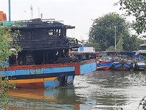 Kapal Terbakar di Sungai Silugonggo Pati
