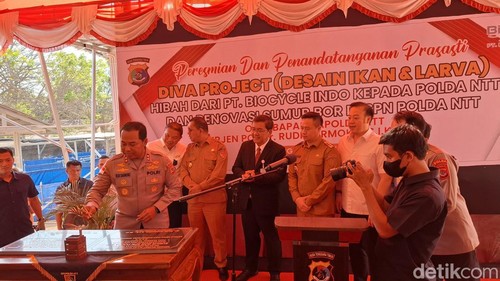 Kapolda NTT Irjen Rudi Darmoko ketika meresmikan Diva Project atau Desain Ikan dan Larva yang merupakan hibah dari PT Biocycle Indo serta renovasi sumur bor di SPN Kupang, Selasa (12/8/2025).