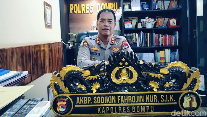 Kapolres Dompu AKBP Sodikin Fahrojin Nur ditemui di ruang kerjanya Selasa (12/8/2025) sore.
