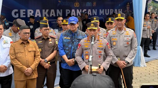 Kapolri Jenderal Listyo Sigit Prabowo meresmikan aula dan masjid di Mapolda Banten, Kota Serang.