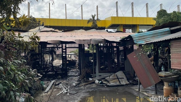 Kebakaran bekas rumah dinas TNI AD di Banjarmasin.