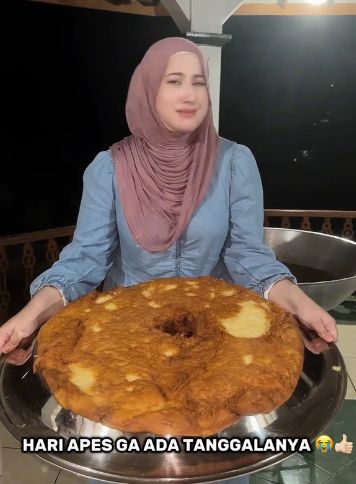 Kena Sial! Adonan Donat Jumbo yang Digoreng Tasyi Athasyia Kejatuhan Cicak