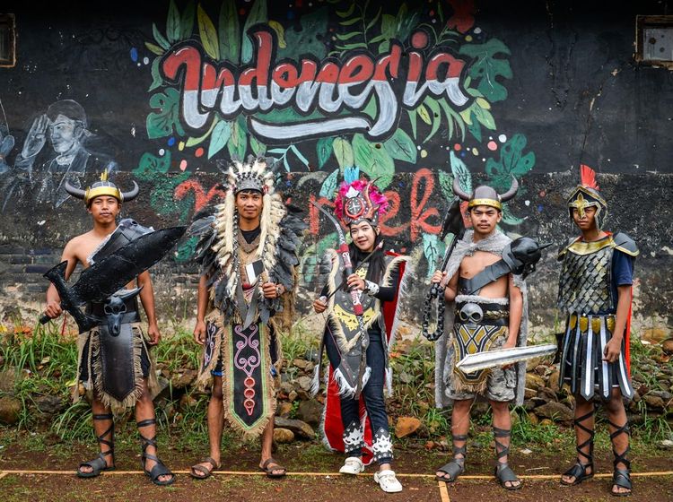 Keren, Pemuda Bandung Bikin Kostum HUT RI dari Limbah Rumah Tangga