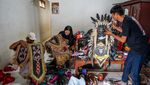 Keren, Pemuda Bandung Bikin Kostum HUT RI dari Limbah Rumah Tangga