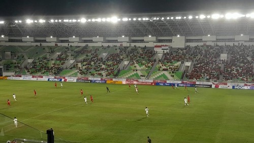 Keterangan foto: Timnas Indonesia U-17 (putih) melawan Timnas Tajikistan U-17 (merah) di Piala Kemerdekaan 2025 di Stadion Utama Sumatera Utara, Kabupaten Deli Serdang (Nizar Aldi/detikSumut)